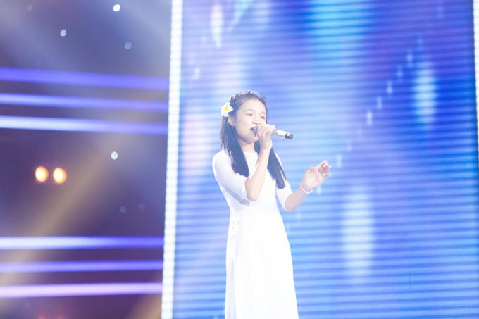 Xuất hiện cậu bé giọng cao