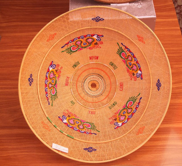 Bằng sự sáng tạo và đôi tay khéo léo của người thợ thủ công, các nghệ nhân, sản phẩm nón ngựa Phú Gia đạt đến độ tinh xảo cao mà không phải nơi nào cũng làm được.