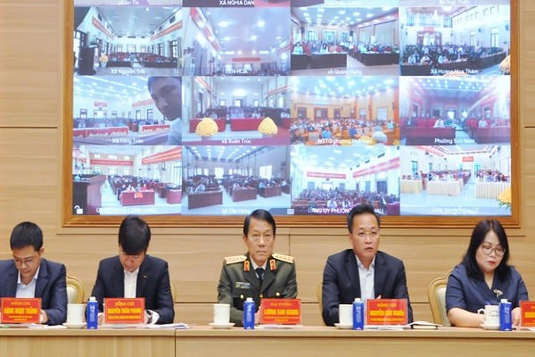 Các ứng cử viên đại biểu Quốc hội khóa XVI tại hội nghị.