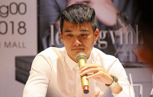Lê Công Vinh chia sẻ: “Tôi không có gì phải hối hận khi nói lên góc nhìn của tôi. Tôi không phê phán hay nói điều sai trái. Đây là cuốn tự truyện, kể về cuộc đời tôi, những gì tôi đã trải qua, nói lên góc nhìn của tôi về người khác”.