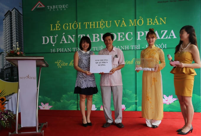 Khách hàng tham dự chương trình Giới thiệu dự án Tabudec Plaza nhận được nhiều phần quà giá trị.
