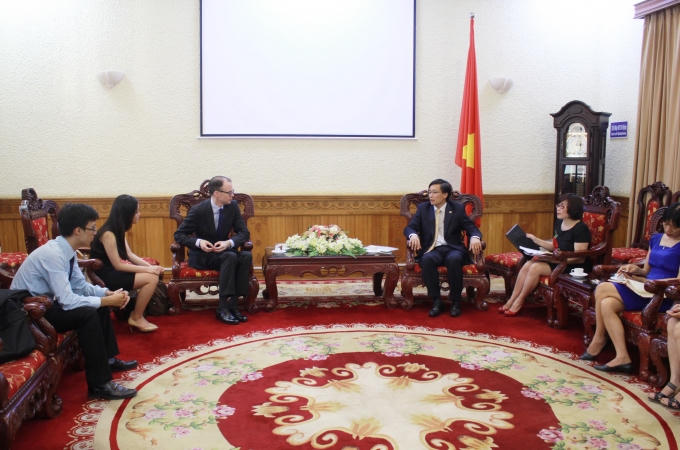 Thứ trưởng tiếp Phó tổng thư ký tòa trọng tài (PCA).