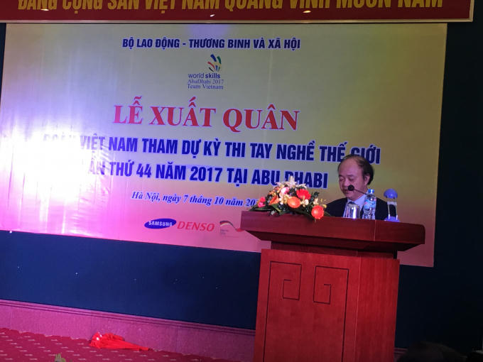 PGS.TS Cao Văn Sâm, Phó Tổng cục trưởng Tổng cục Giáo dục nghề nghiệp, Trưởng đoàn phát biểu.