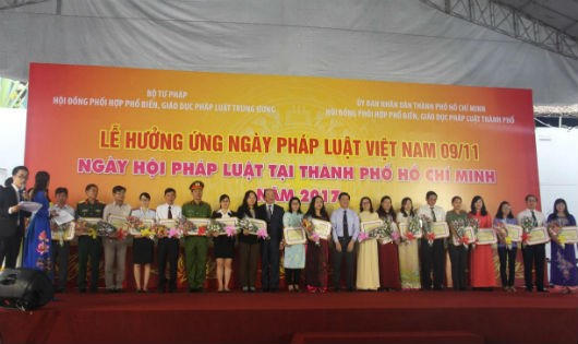 TP HCM: Nhiều m&ocirc; h&igrave;nh mới, c&aacute;ch l&agrave;m hay, s&aacute;ng tạo hưởng ứng Ng&agrave;y Ph&aacute;p luật Việt Nam