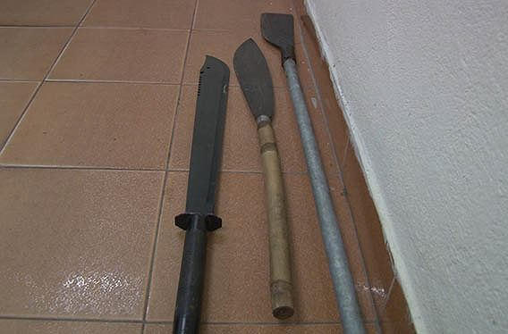 Hung khí thu giữ từ nhóm côn đồ gây ra vụ ẩu đả tại tiệm cầm đồ Quốc Anh 2