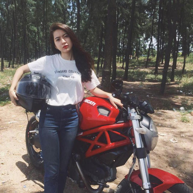 Minh Phương (sinh năm 1992, Nghệ An) là cô gái Việt mới đây nhất được một tờ báo Thái Lan khen ngợi vì quá cá tính và xinh đẹp.