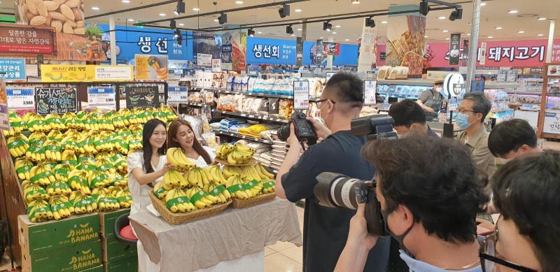 Chuối Việt Nam trồng tại Gia Lai chính thức được bày bán ở siêu thị của Hàn Quốc (Ảnh: TTXVN) 