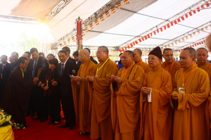 Quảng Ninh: H&agrave;ng vạn người tham gia Đại lễ cầu si&ecirc;u c&aacute;c nạn nh&acirc;n tử vong v&igrave; tai nạn giao th&ocirc;ng