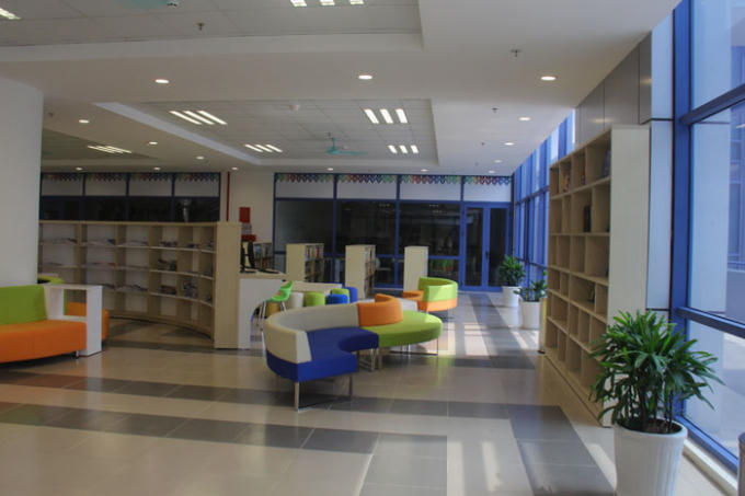 Thư viện mới đẳng cấp, ho&agrave;nh tr&aacute;ng như ở