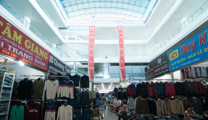 Bên trong khu TTTM.