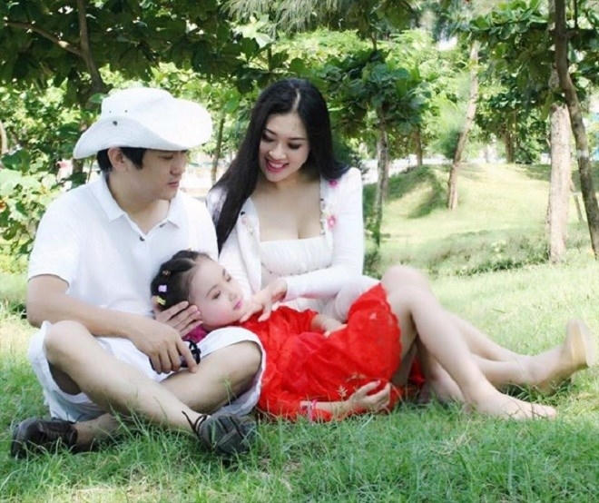 Cặp vợ chồng trẻ Hiếu Hạnh.