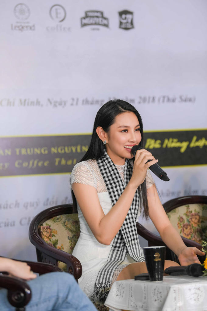 Lần đầu tiên tham gia Hành trình từ trái tim, Thùy Tiên cho biết rất vinh dự và tự hào vì có có cơ hội chia sẻ, giao lưu với các bạn trẻ cùng lứa tuổi với mình những bài học, kiến thức đúc kết trong các cuốn sách quý được Chủ tịch Tập đoàn Trung Nguyên Legend Đặng Lê Nguyên Vũ tuyển chọn như “Khuyến học”, “Đắc nhân tâm”, “Quốc gia khởi nghiệp”… Đây là những cuốn sách đã mang đến cho Thùy Tiên động lực vượt qua khó khăn, thử thách để thực hiện ước mơ, tự tin làm những điều mình muốn mà trước đó chưa bao giờ làm như tham gia các cuộc thi nhan sắc, trí tuệ, trong đó đáng nhớ nhất là Hoa hậu Việt Nam và Hoa hậu Quốc tế 2018 vừa qua.