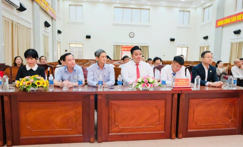 Lãnh đạo Hội Doanh nhân trẻ tỉnh Đồng Nai và các doanh nhân, doanh nghiệp hội viên tham dự.