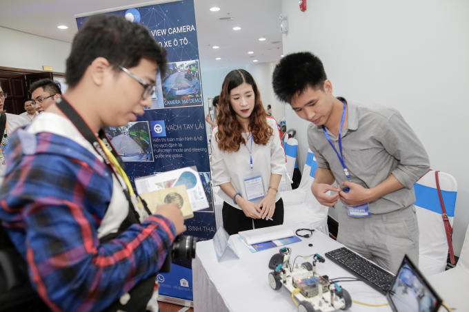 Các gian hàng tham gia triển lãm SURF 2018.