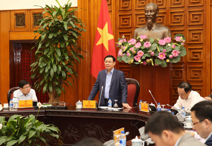 Phó Thủ tướng Vương Đình Huệ chủ trì cuộc họp. Ảnh: VGP