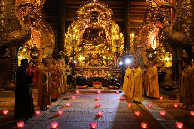 Ninh Bình: Đêm hội hoa đăng cầu Quốc thái Dân an tại chùa Bái Đính