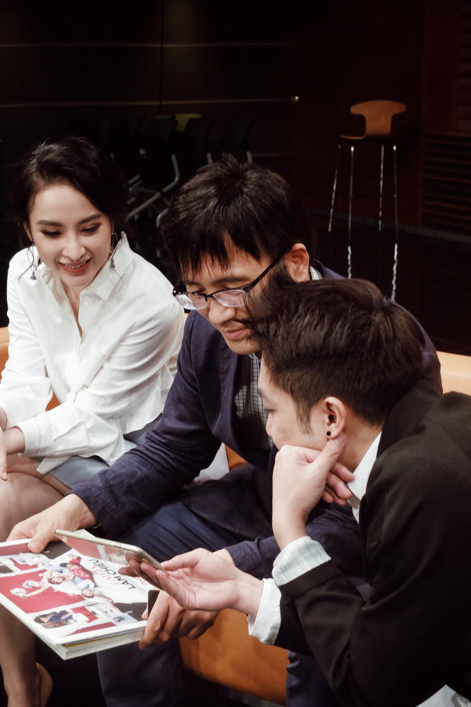 Ông Han Hee - Giám đốc sản xuất của "She was pretty" Hàn Quốc (ở giữa)