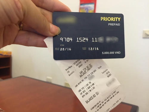 Một Thứ trưởng Bộ Tài chính chủ động ký hợp đồng thuê xe đưa đón với công ty vận tải tư nhân theo hình thức mua thẻ trả trước. Ảnh: Thanh Lan.