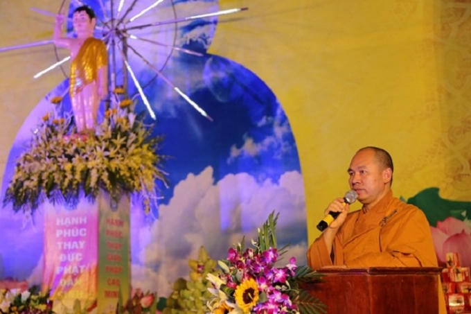 TT.Thích Đức Thiện tuyên đọc Thông điệp Phật đản của Hòa thượng Pháp chủ đề Tam GHPGVN gửi đến Tăng Ni, Phật tử.