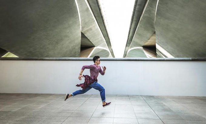 Qu&aacute;n qu&acirc;n Vietnam Idol Trọng Hiếu chạy