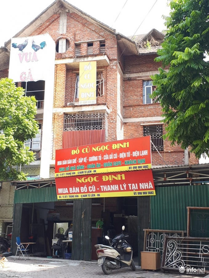 Những căn biệt thự được thuê lại, tu sửa tạm bợ để kinh doanh đồ cũ, kho đồng nát lộn xộn ngổn ngang, chẳng ai dám chắc được sự an toàn về cháy nổ ở những căn biệt thự này.