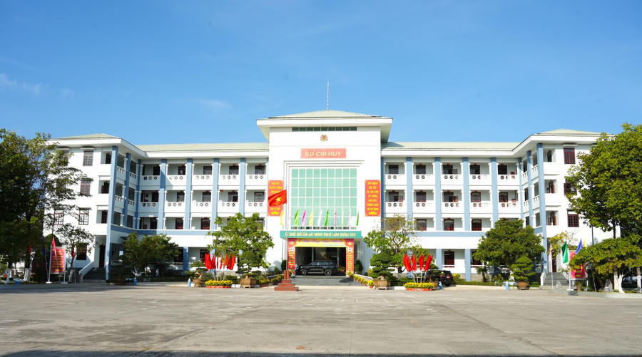 Không khí đón Xuân tại Ban Chỉ huy BĐBP tỉnh Cà Mau được trang trí chu đáo, trang trọng.