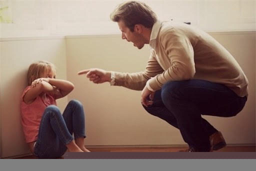 Khó khăn trong tìm kiếm phương pháp can thiệp cho trẻ tự kỷ có thể gây ra nhiều khó khăn trong mối quan hệ giữa bố mẹ và con tự kỷ.