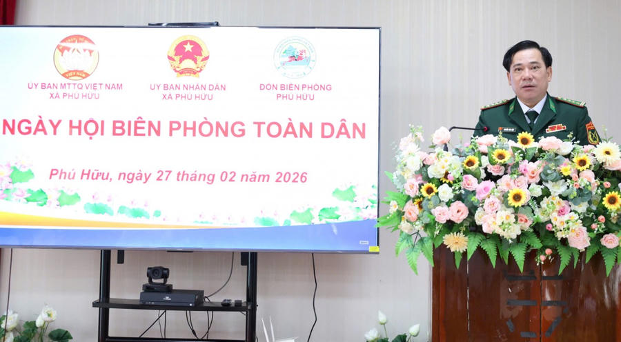 Đại tá Nguyễn Văn Hiệp, Phó Chính ủy Bộ Chỉ huy Quân sự tỉnh, Chính ủy Ban Chỉ huy Bộ đội Biên phòng tỉnh phát biểu tại chương trình.