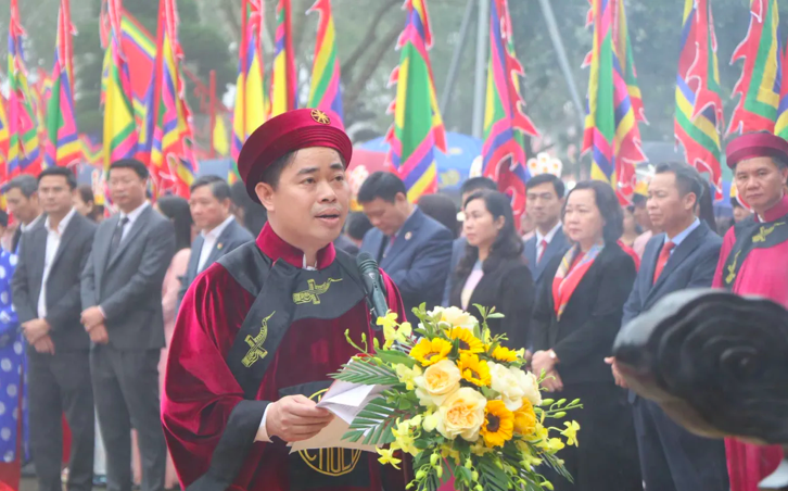 Chủ tịch UBND xã Hiền Lương Nguyễn Anh Quốc đọc diễn văn tưởng niệm, cầu mong quốc thái dân an, mưa thuận gió hòa, mùa màng tươi tốt, nhân dân ấm no, hạnh phúc.