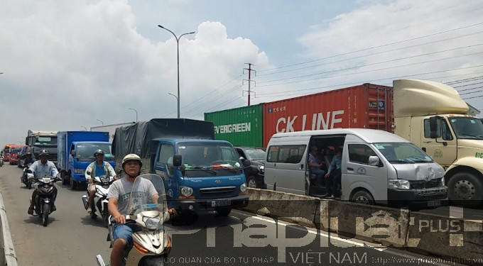 Giao thông qua khu vực và quốc lộ 1 ùn ứ nghiêm trọng