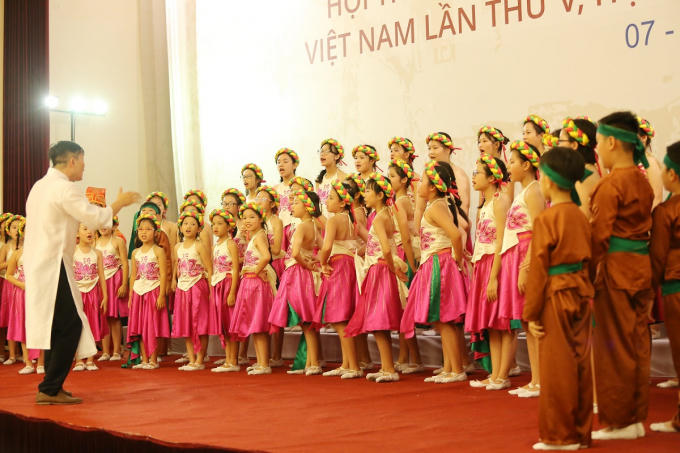 Phần dự thi của Dàn hợp xướng Vinschool One trong bảng Dân gian tại Interkultur 2017 mang tới thông điệp tuyệt vời về tình yêu quê hương đất nước.