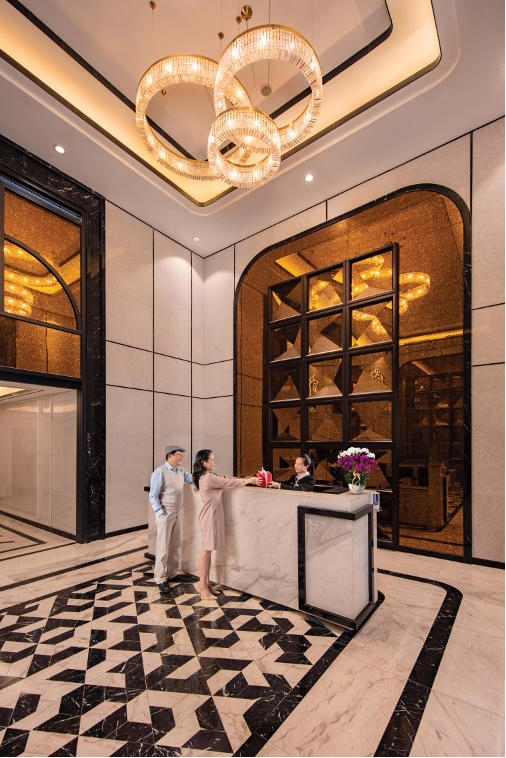 Khu vực sảnh lễ tân King Palace đẹp như ở những khách sạn hạng sang