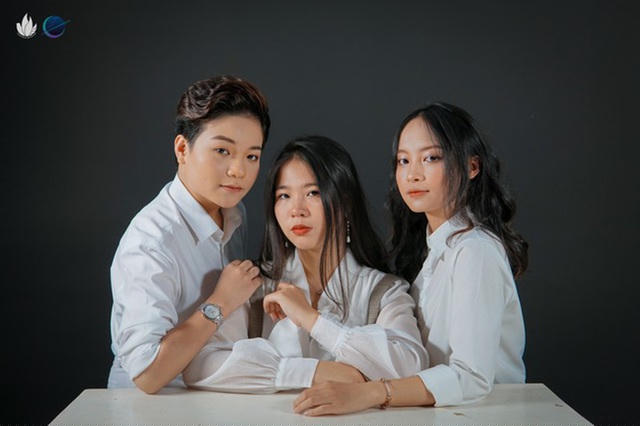 Top 3 thí sinh đến từ Khoa Truyền thông và Văn hóa đối ngoại lần lượt là: Hồ Thị Khánh Linh, Nguyễn Hạnh Nguyên và Nguyễn Thị Tuệ Minh. Họ đều là những thí sinh dày dặn kinh nghiệm và có những nét tính cách vô cùng đặc biệt. Với con số ấn tượng 12 năm liên tiếp là lớp trưởng và Chủ nhiệm Gen 7 câu lạc bộ nhiếp ảnh ở trường, Khánh Linh ở Vòng Phỏng vấn đã thể hiện được sự điềm tĩnh, chỉn chu và trở thành nhân tố đáng chú ý của chương trình. Hạnh Nguyên là Phó Bí thư Đoàn trường THPT Chuyên Hà Nội - Amsterdam nhiệm kỳ 2018-2019, được đánh giá là có nhiều kinh nghiệm sau nhiều lần đảm đương chức vụ Trưởng Ban Tổ chức và có những suy nghĩ sâu sắc nhất định về hình tượng người lãnh đạo. Thành viên còn lại Tuệ Minh từng tham gia tổ chức AIESEC ở chương trình Global Volunteer năm 2017-2018, gây ấn tượng với hiểu biết sâu rộng và góc nhìn đa chiều của mình.