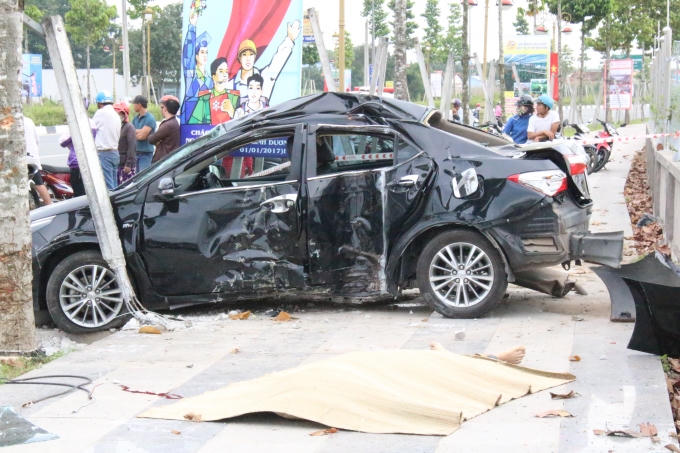 Chiếc xe ô tô bị hư hỏng nặng.