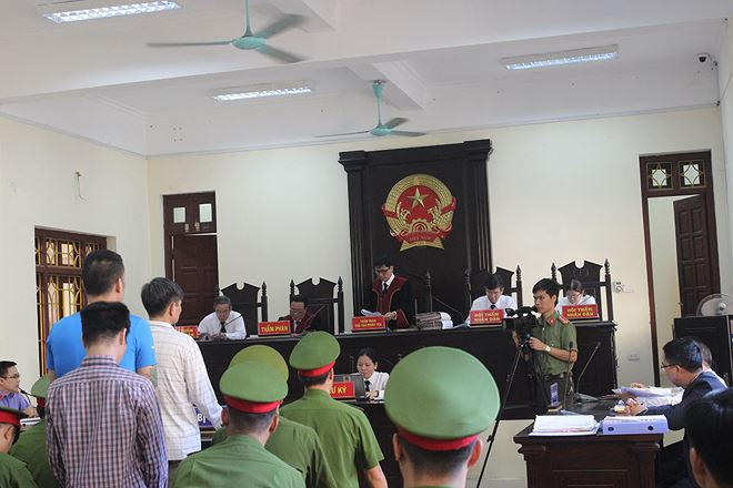 Toàn cảnh phiên tòa.