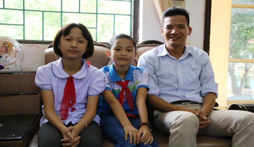 Tác giả ý tưởng Đinh Quỳnh Ngân và Đinh Thị Nguyệt Minh (từ trái sang). Ảnh:Phương Vy.