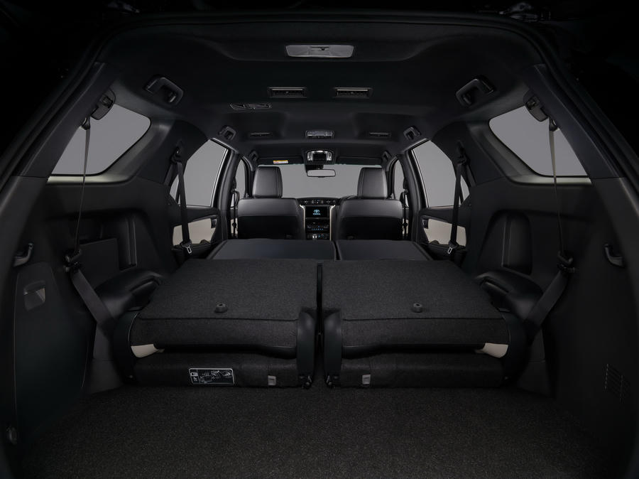 Ra mắt Toyota Fortuner 2021 - Vua SUV 7 chỗ sửa thiết kế, đáp trả Hyundai Santa Fe - Ảnh 7.