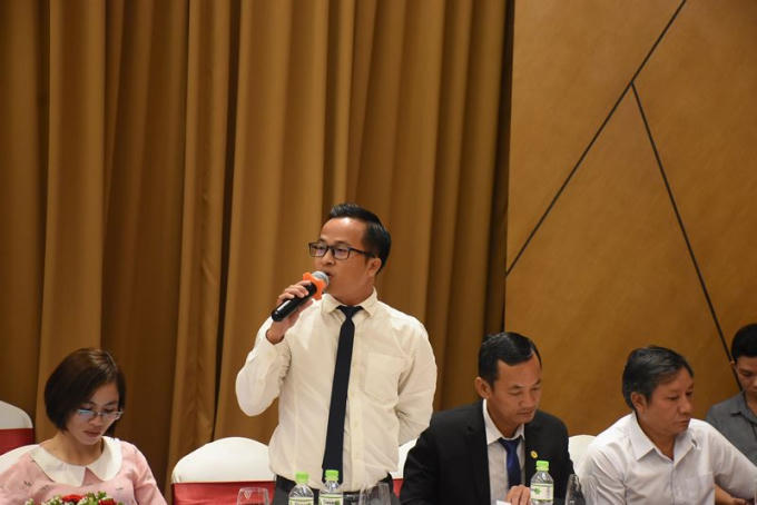 Một doanh nghiệp tham gia đóng góp ý kiến và gửi câu hỏi thắc mắc đến Ban tổ chức.