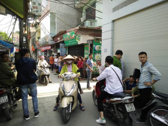 Lực lượng chức năng nhanh chóng có mặt ở hiện trường điều tra nguyên nhân sự việc.