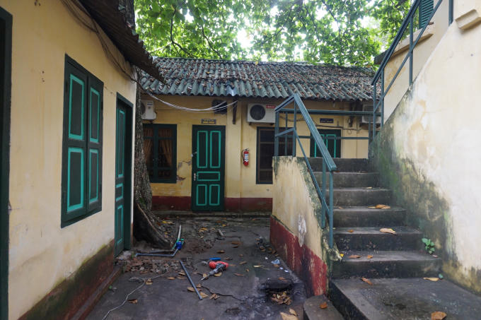 C&ugrave;ng với thu nhập bị cắt giảm, nh&acirc;n vi&ecirc;n VFS c&ograve;n phải l&agrave;m việc trong cơ ngơi xập xệ.