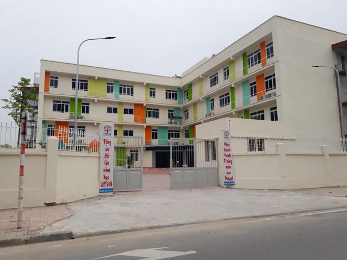 Trường liên cấp Pasal nhìn từ cổng trước.