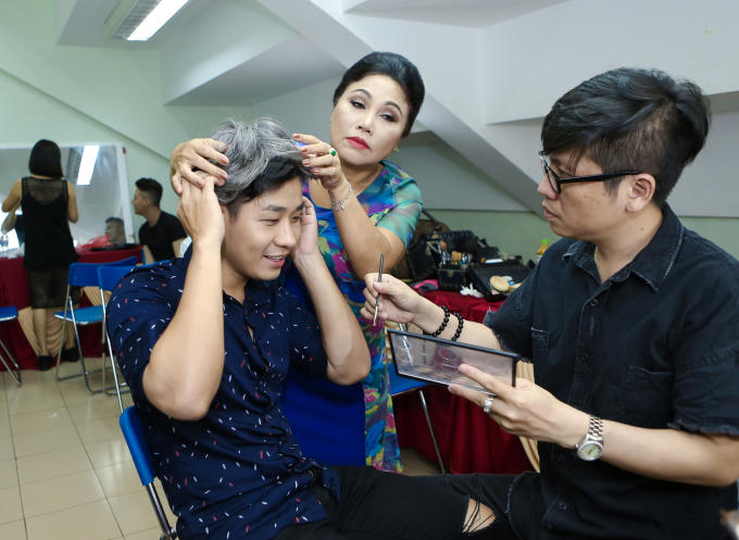 Trong đêm thi thứ ba của mình, Nguyên Khang chọn thể hiện