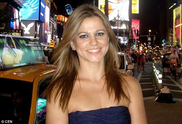 MC thời tiết Elena Minambres Hernando.
