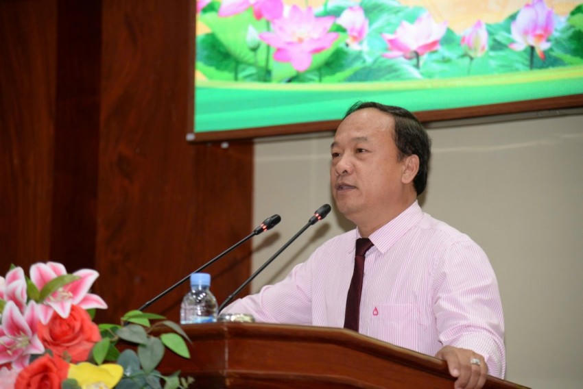 Ông Dương Văn Hoàng - Bí thư Đảng ủy, Giám đốc Ngân hàng CSXH chi nhánh tỉnh Đồng Tháp phát biểu tại hội nghị