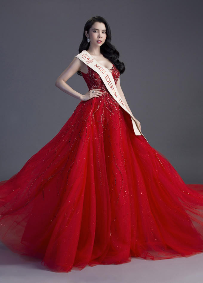Huỳnh Vy sẵn s&agrave;ng cho chung kết Miss Tourism Queen Worldwide 2018