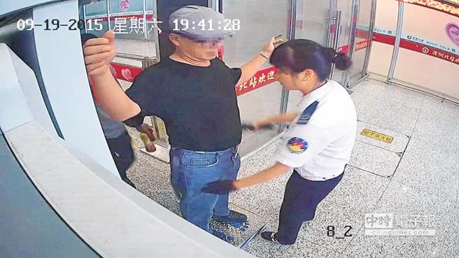 Tài đón tàu đi từ Thâm Quyến đến Hạ Môn.