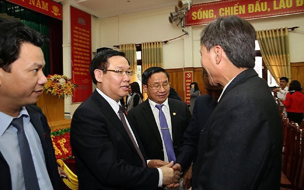 Phó Thủ tướng Vương Đình Huệ trao đổi với các cử tri huyện Đức Thọ