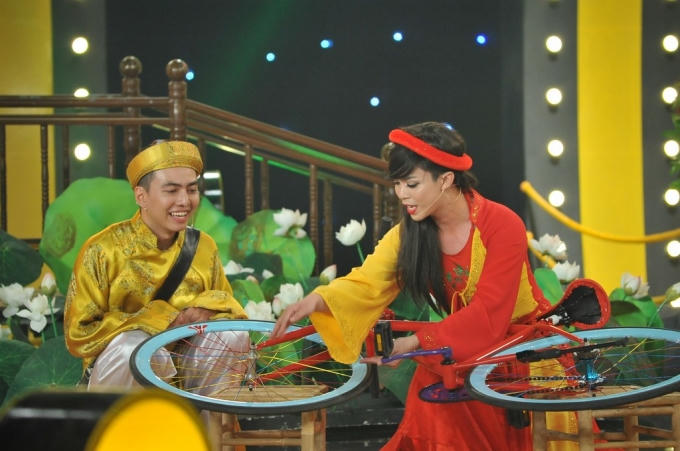 Diễn hài văn minh, “Thánh Taxi” nhận mưa lời khen từ Trấn Thành - Thu Trang