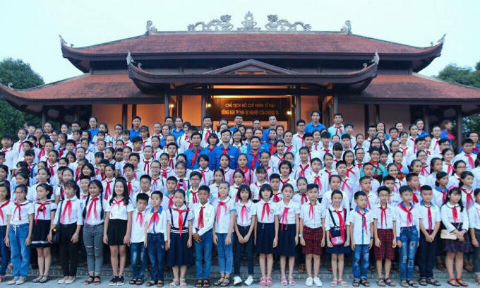 179 đại biểu là các em thiếu nhi và 31 cán bộ phụ trách tiêu biểu của tỉnh đoàn tham dự đại hội.