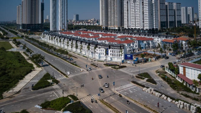 Mỗi b&ecirc;n được chia 3 l&agrave;n d&agrave;nh cho &ocirc;t&ocirc;, 2 l&agrave;n hỗn hợp.